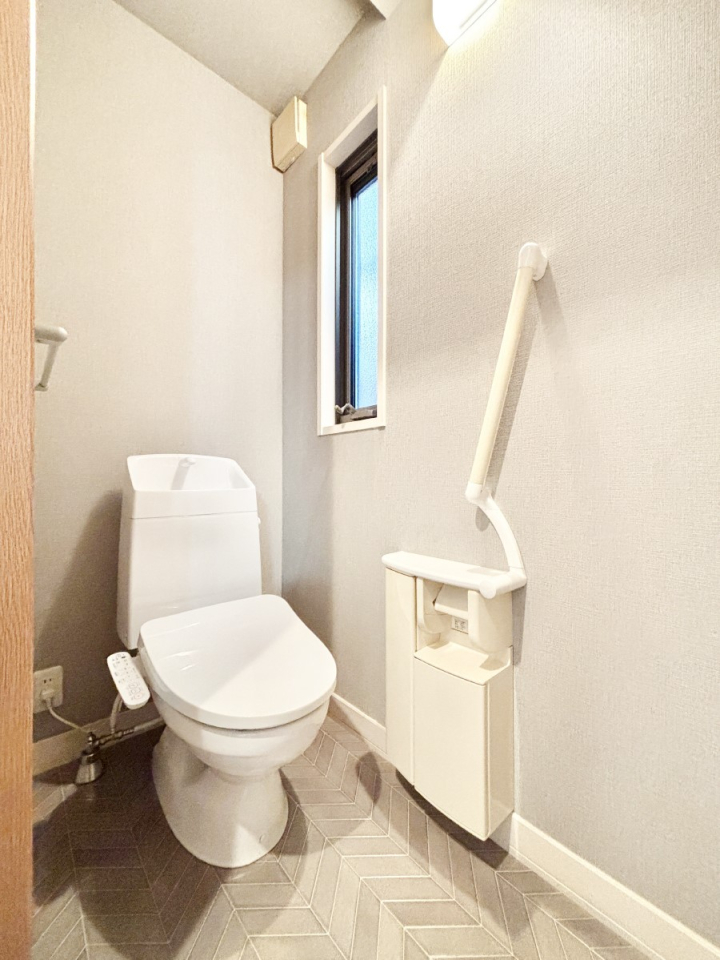 �g�C�� �g�C���͈��S�̂Q�ӏ��I���̃o�^�o�^������S�ł��B 