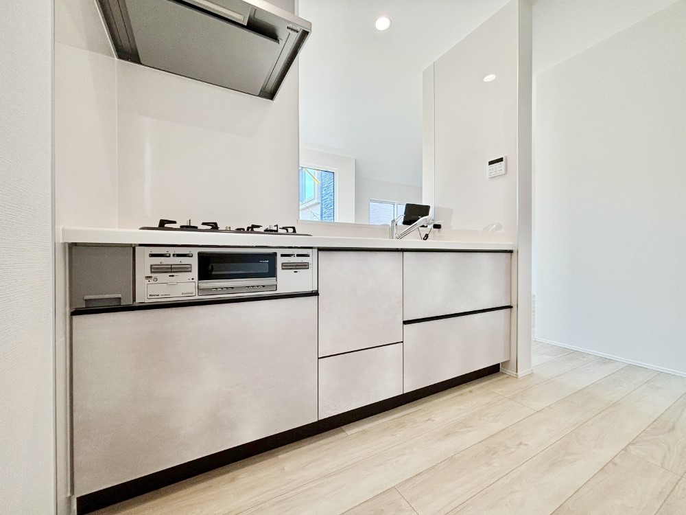 �L�b�`�� ���������Ȃ���ł����Ƒ��Ƃ̉�b���y���߂�ΖʃL�b�`���@