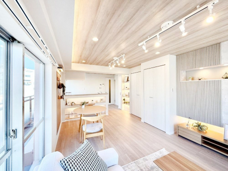 rO Ƒ̓₩Șbŕ܂閾邢rO