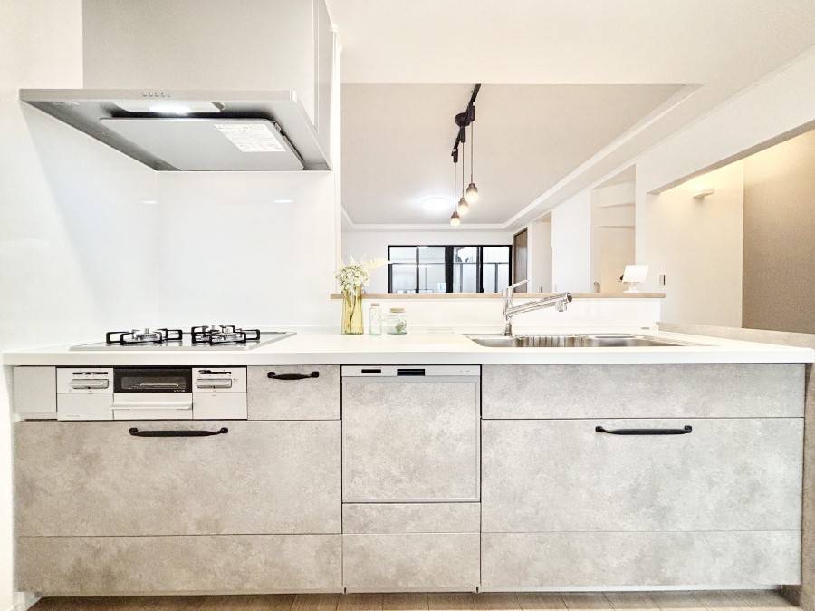 �L�b�`�� ���r���O�ŗV�Ԃ��q�l�������Ȃ��炨�������ł���ΖʃL�b�`���B