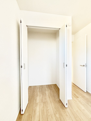 ���[ �m���̃N���[�[�b�g�B���s��������̂Ō���̈ߗނ�����������܂�܂��B