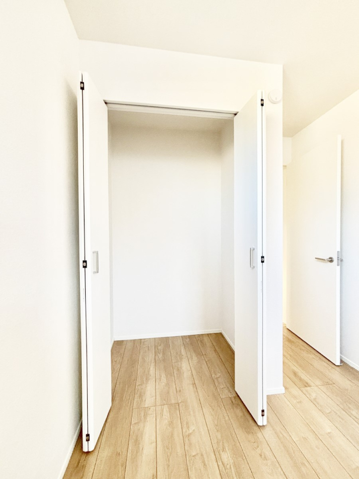 ���[ �m���̃N���[�[�b�g�B���s��������̂Ō���̈ߗނ�����������܂�܂��B