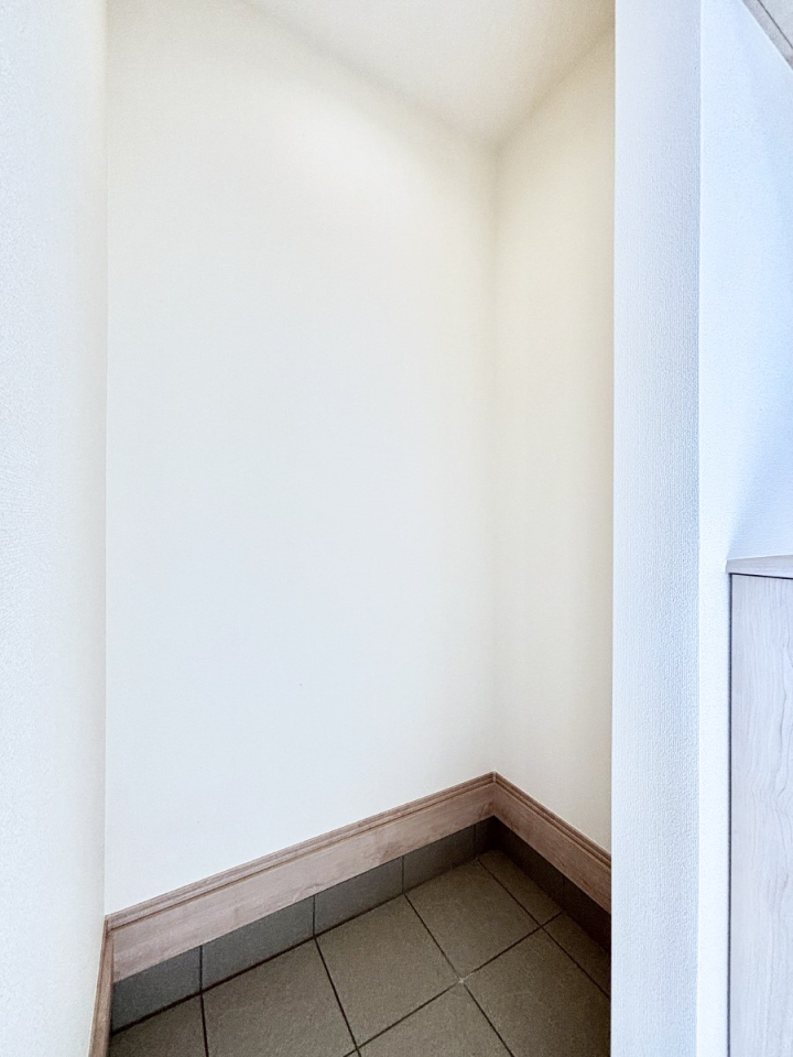 ���[ �V���[�Y�C���N���[�N�t���I�J���x�r�[�J�[���u���܂��B 