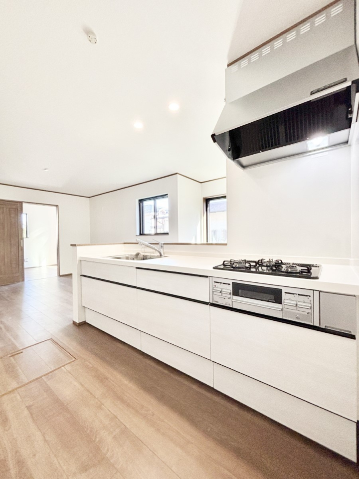 �L�b�`�� ���������Ȃ��炲�Ƒ��Ƃ̉�b���y���߂�ΖʃJ�E���^�[�L�b�`��