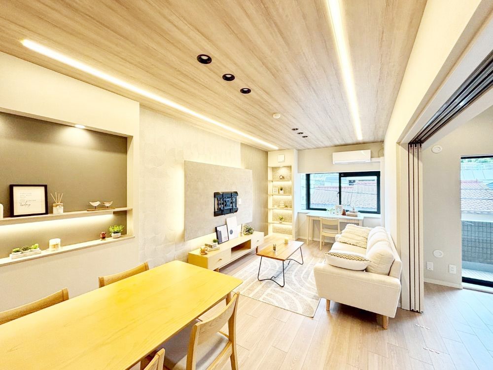 rO Ƒ̓₩Șbŕ܂閾邢rO