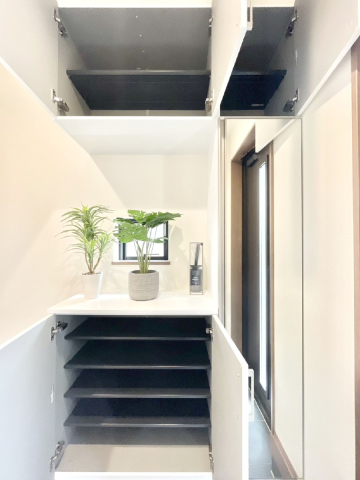 ���̑����� �����Ղ���[�ł���V���[�Y�{�b�N�X�ŉƑ��S���̌C���A���ւ�������B  