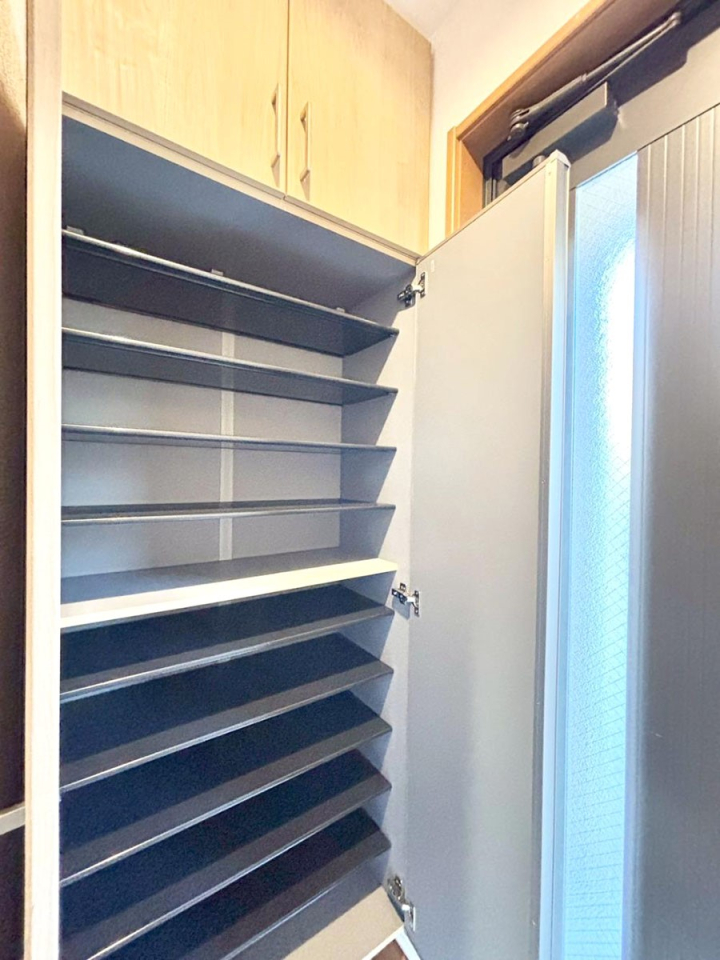 ���̑����� �����Ղ���[�ł���V���[�Y�{�b�N�X�ŉƑ��S���̌C���A���ւ�������B  