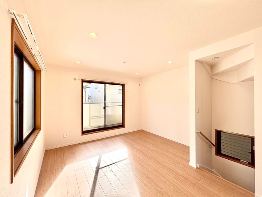 ���̑����� �傫�ȑ����炽���Ղ�̗z���ƕ����������郊�r���O  