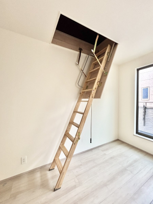 ���[ ���������[�́A�G�߂̃C�x���g�p�i��~���̕z�c�Ȃǈꎞ�I�ɂ��܂��ꏊ�Ƃ��ĕ֗��ł��B 