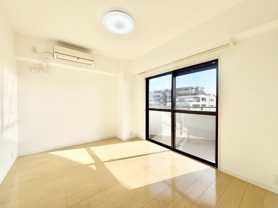 ���̑����� �o���R�j�[���J�������v���X���Ă����m��