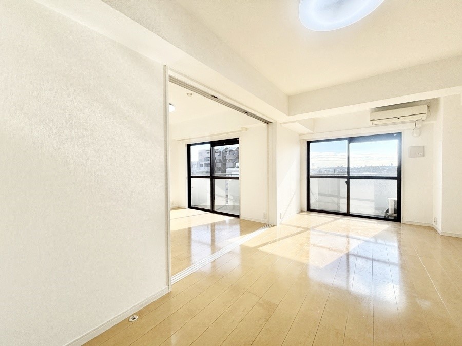 ���̑����� �V���v���ȃf�U�C���Ȃ̂ŃC���e���A���l����̂��y���݂ł��ˁI