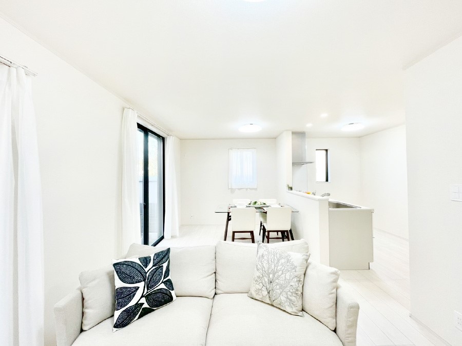 ���r���O ���₩�ȗz���܂�ɕ�܂��A���S�n�̗ǂ����r���O�ŉƑ��c���I