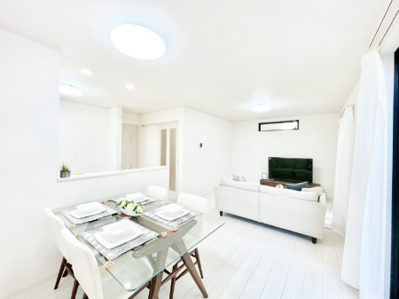 ���r���O ���邢�z���������A�����̕��͋C�ɖ�������郊�r���O�_�C�j���O