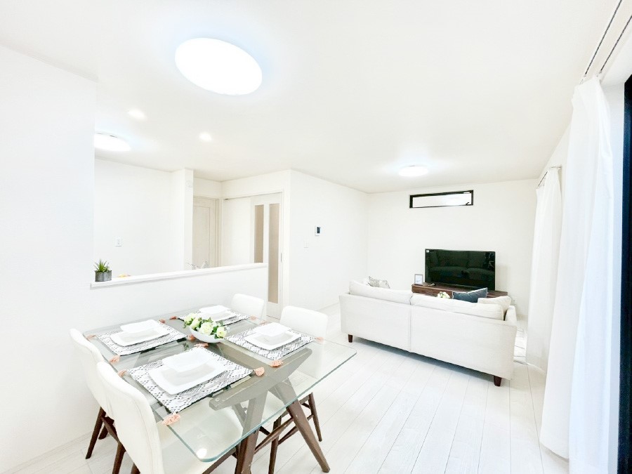 ���r���O ���邢�z���������A�����̕��͋C�ɖ�������郊�r���O�_�C�j���O