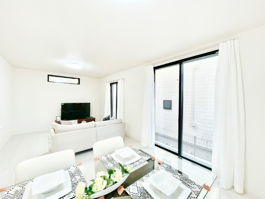 ���̑����� ���Ƒ������R�ƏW�܂�A���₩�ȏ΂����ŕ�܂��e���̋�ԂɂȂ肻���ł��ˁI