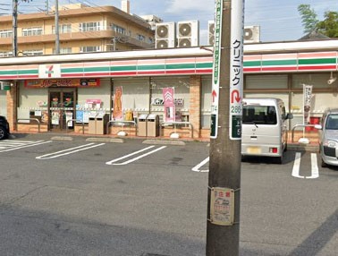 ���ӊ� �R���r�j 700m �Z�u��-�C���u�� �����؂T���ړX