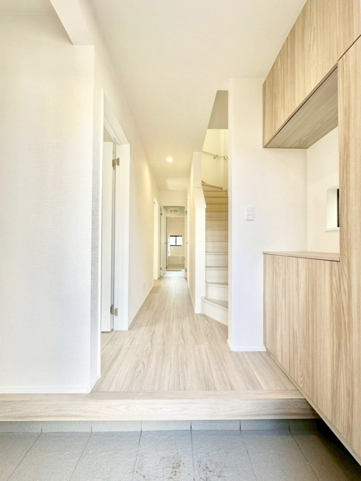 ���� ���ʔ��͂��Ƒ��̎ʐ^��G�߂̃C���e���A�ŏ���I�Ƃ��ĉ��o�ł��܂�