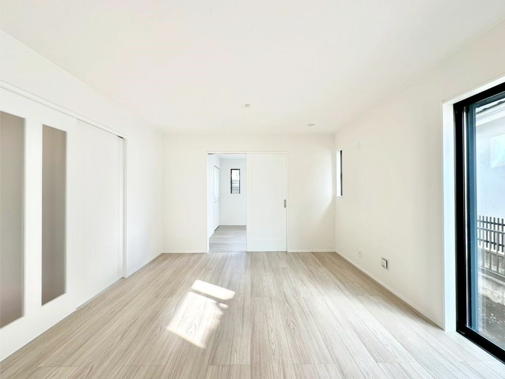 ���r���O ���邢�z���������A�����̕��͋C�ɖ�������郊�r���O�_�C�j���O