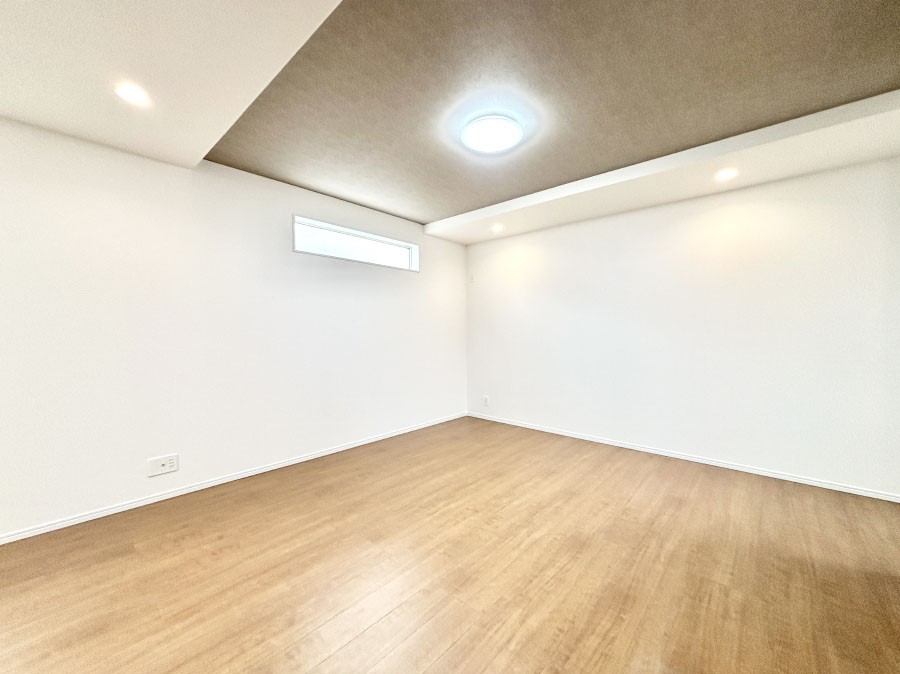 ���̑����� �Ƒ��̏Ί炪���R�Ɛ��܂�Ă���A����ȕ��͋C�̃_�C�j���O�Ɏd�オ���Ă��܂��B