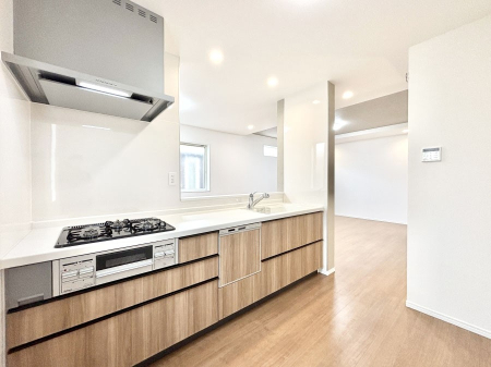 �L�b�`�� ���������Ȃ���ł����Ƒ��Ƃ̉�b���y���߂�ΖʃL�b�`��