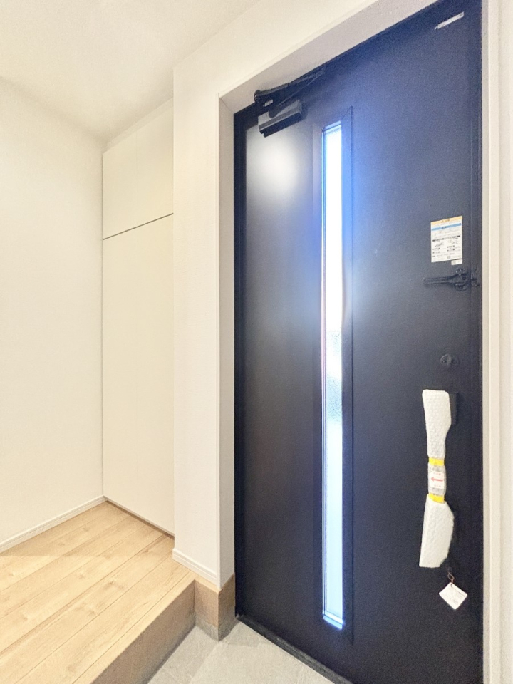 ���� �K���X�X���b�g�̓��������փh�A�������Ɍ���͂��Ă���܂�