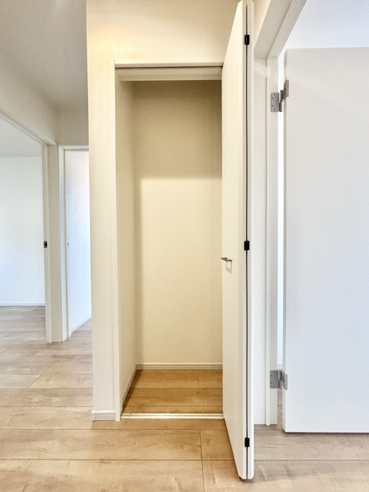 ���[ 2�K�L�����[�ɂ͑|���p�i����p�i�̃X�g�b�N�Ȃǂ����[�ł��܂��B