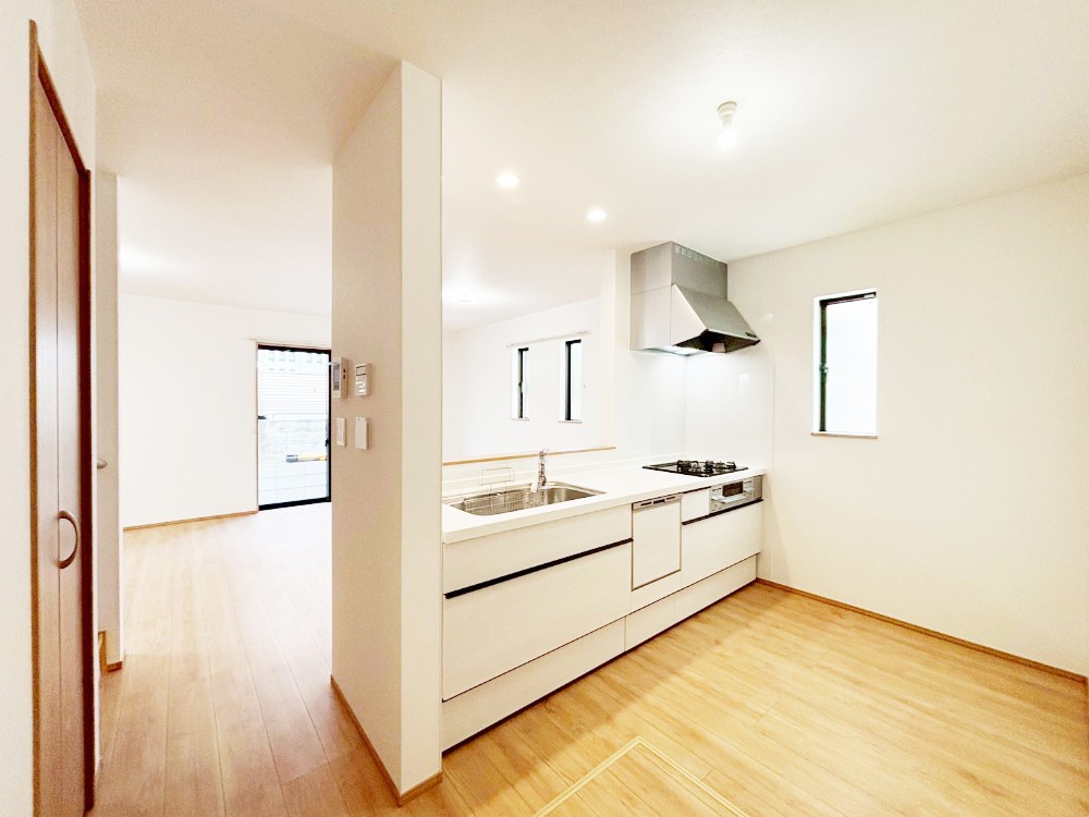 �L�b�`�� ���������Ȃ��炲�Ƒ��Ƃ̉�b���y���߂�ΖʃJ�E���^�[�L�b�`��