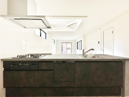 �L�b�`�� ���r���O�ŗV�Ԃ��q�l�������Ȃ��炨�������ł���ΖʃL�b�`��