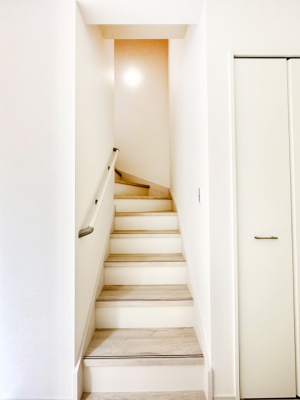 ���̑� ���Ƒ��Ԃ̃R�~���j�P�[�V�������[�܂郊�r���O�C���K�i���̗p