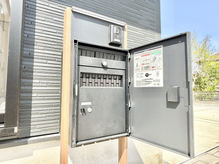 ���̑� �\�D�E�C���^�[�z���E�|�X�g���ЂƂɏW��B�G���g�����X�ɂȂ��ރV���v���f�U�C���B