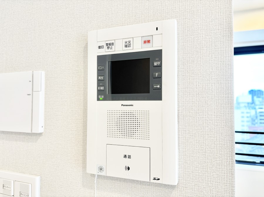 ���̑����� TV���j�^�[�t�C���^�[�t�H�����t���Ă��ăZ�L�����e�B�[��