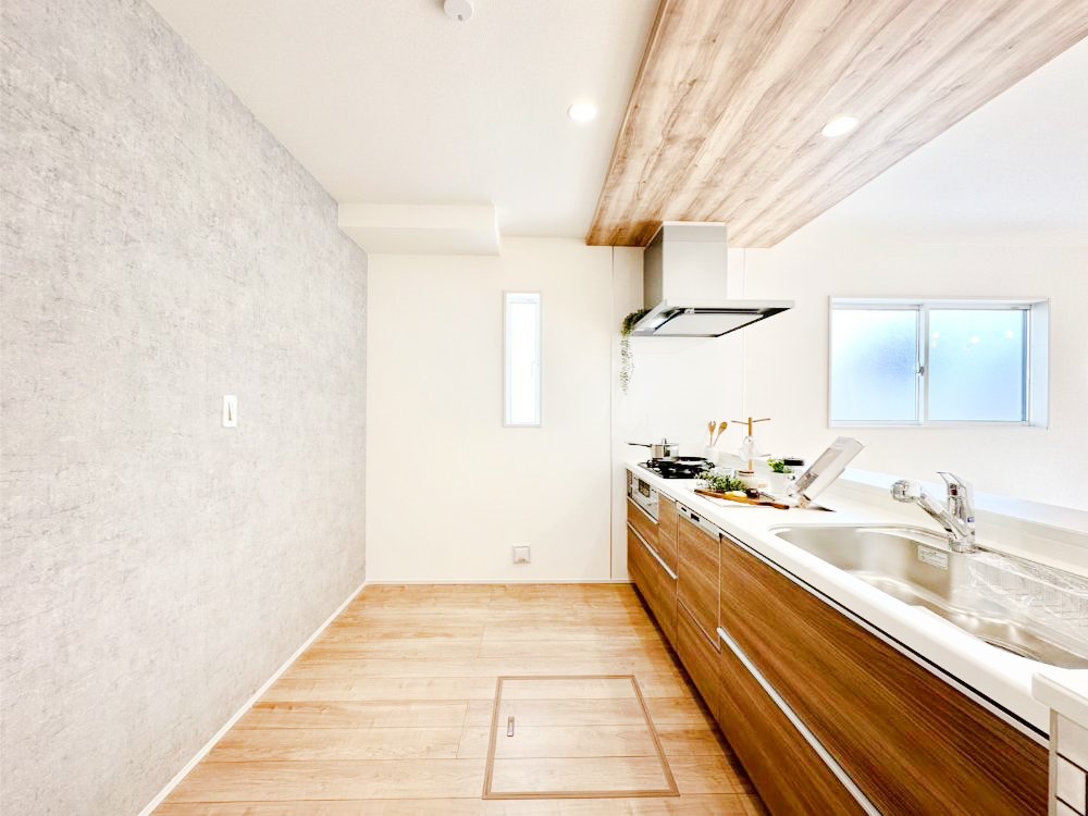 �L�b�`�� �u�₩�ȕ����ʂ蔲����L�b�`���B��������̂Ŗ��邭���C�ɂ��𗧂��܂��B