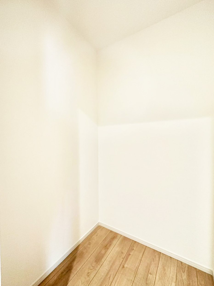 ���̑� �G�ߕi���̕i�Ȃǂ����Ղ���[�o����E�H�[�N�C���N���[�[�b�g�t���ł��B