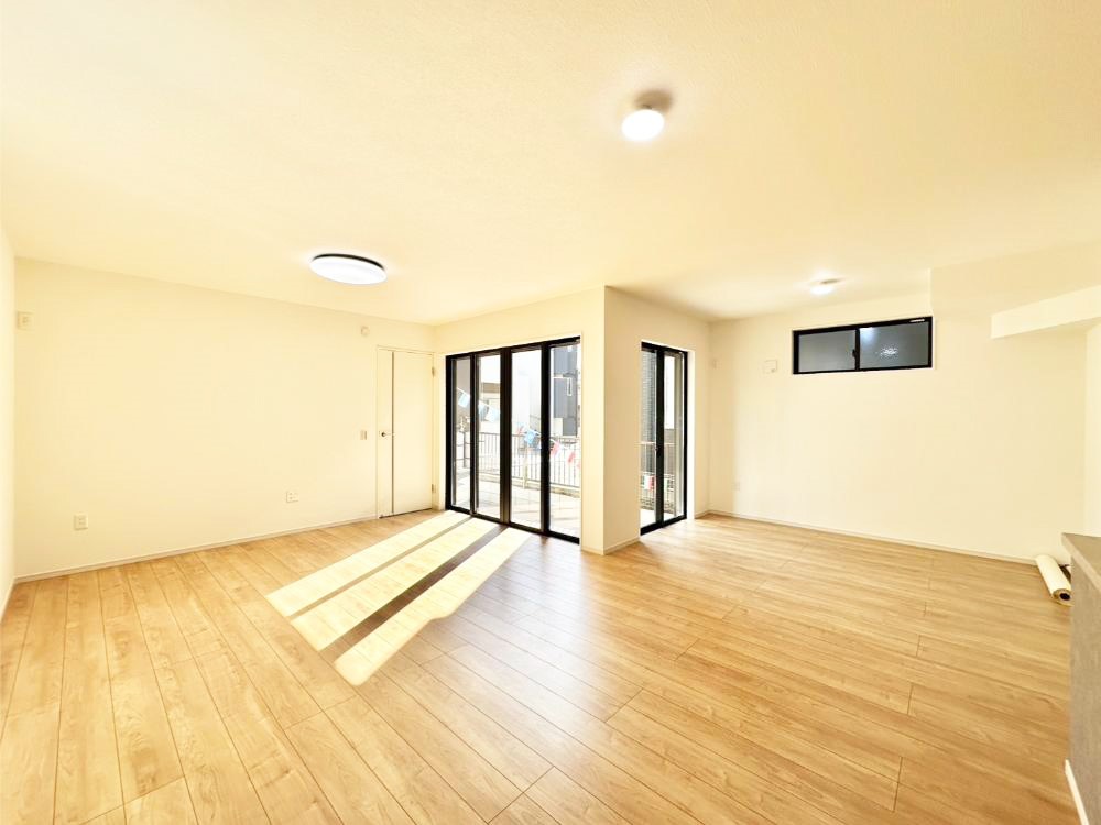 ���̑����� ���邢�z���������A�����̕��͋C�ɖ��������_�C�j���O�B   