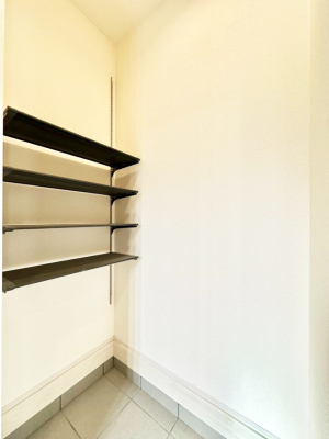 ���� ���I�t�����[�X�y�[�X������̂ŁA�U�炩�肪���Ȍ��ւ��X�b�L���Еt���܂��B 