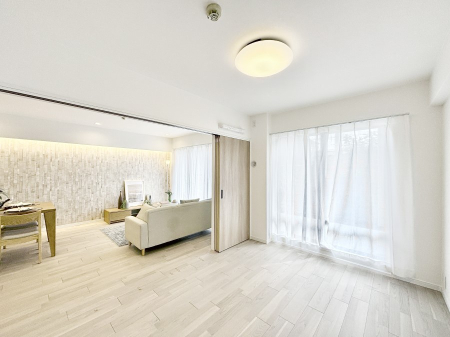 ���̑����� �o���R�j�[���J�������v���X���Ă����m��