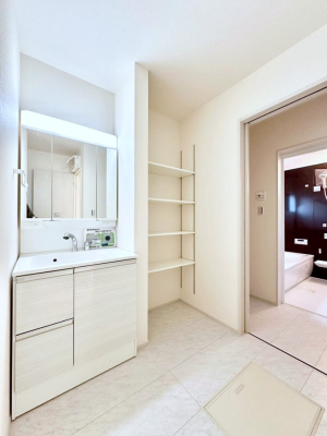 ���ʑ�E���ʏ� ���ʏ��ɂ͊��������[�X�y�[�X������܂��B 