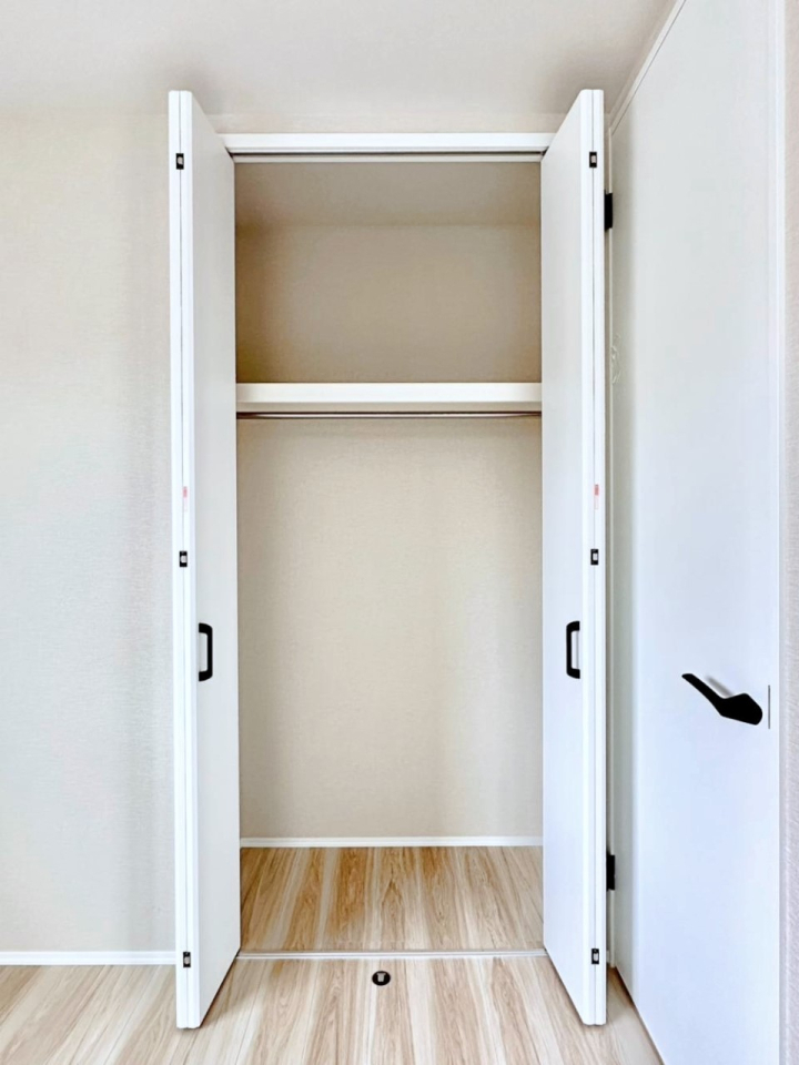 ���[ �m���̃N���[�[�b�g�B���s��������̂Ō���̈ߗނ�����������܂�܂��B