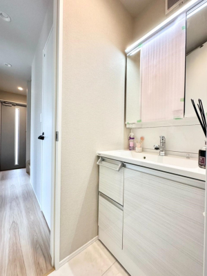 ���ʑ�E���ʏ� �O�ʋ������������ʉ��ϑ�ł��B 