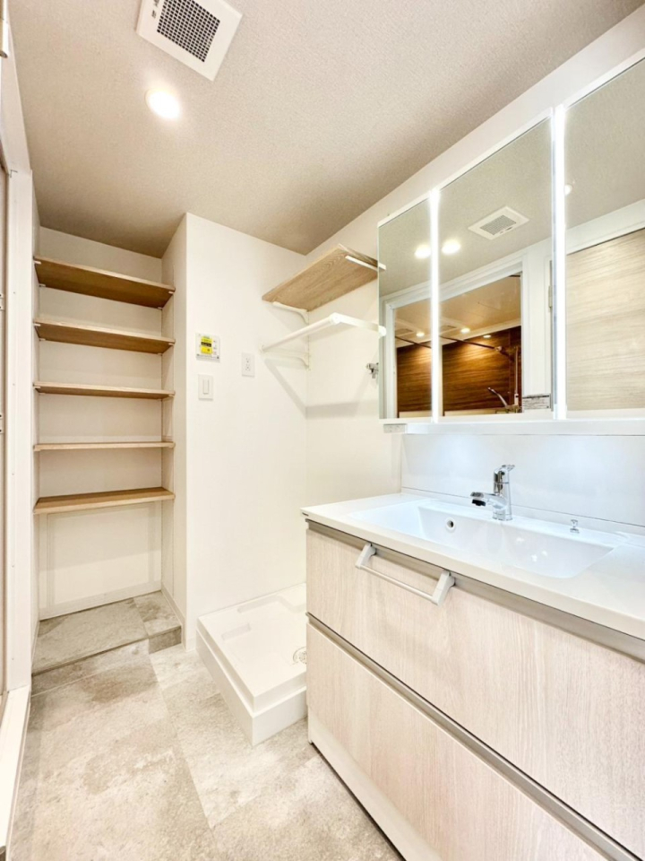 ���ʑ�E���ʏ� ��Ƃ�̐��ʃX�y�[�X�Œ��̐g�x�x���X���[�Y��