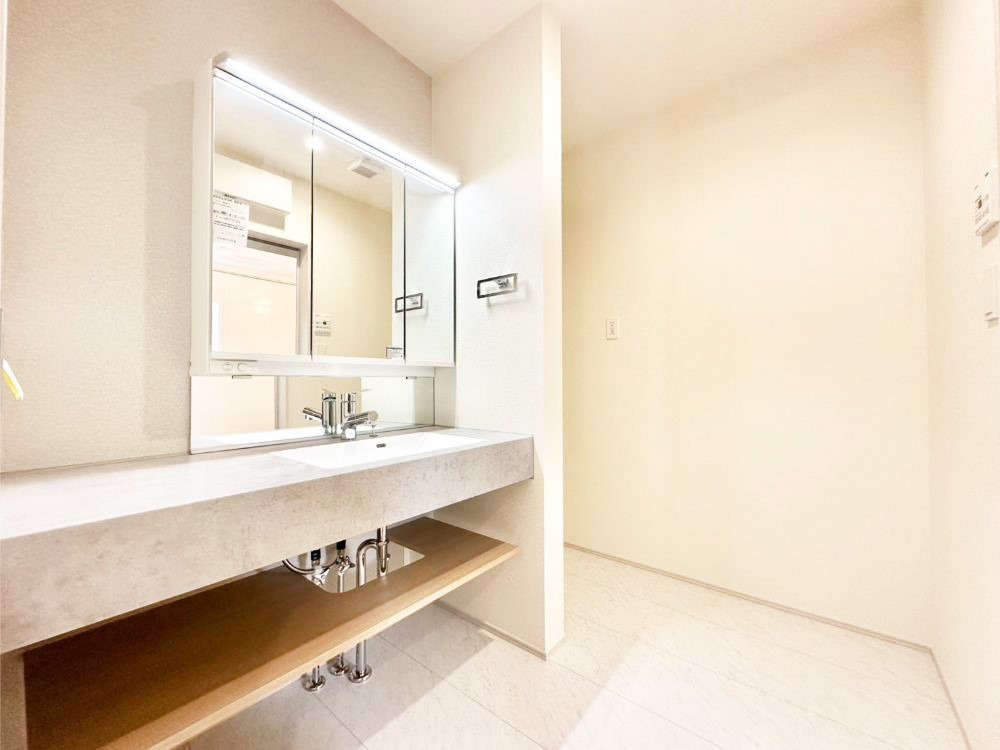 ���ʑ�E���ʏ� ��Ƃ�̐��ʃX�y�[�X�Œ��̐g�x�x���X���[�Y��