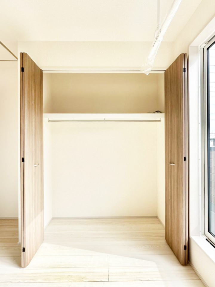 ���[ �m���̃N���[�[�b�g�B���s��������̂Ō���̈ߗނ�����������܂�܂��B