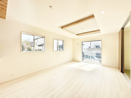 ���̑����� �Ƒ��̏Ί炪���R�Ɛ��܂�Ă���A����ȕ��͋C�̃_�C�j���O�Ɏd�オ���Ă��܂��B