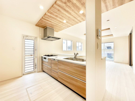 �L�b�`�� ���������Ȃ���ł����Ƒ��Ƃ̉�b���y���߂�ΖʃL�b�`��