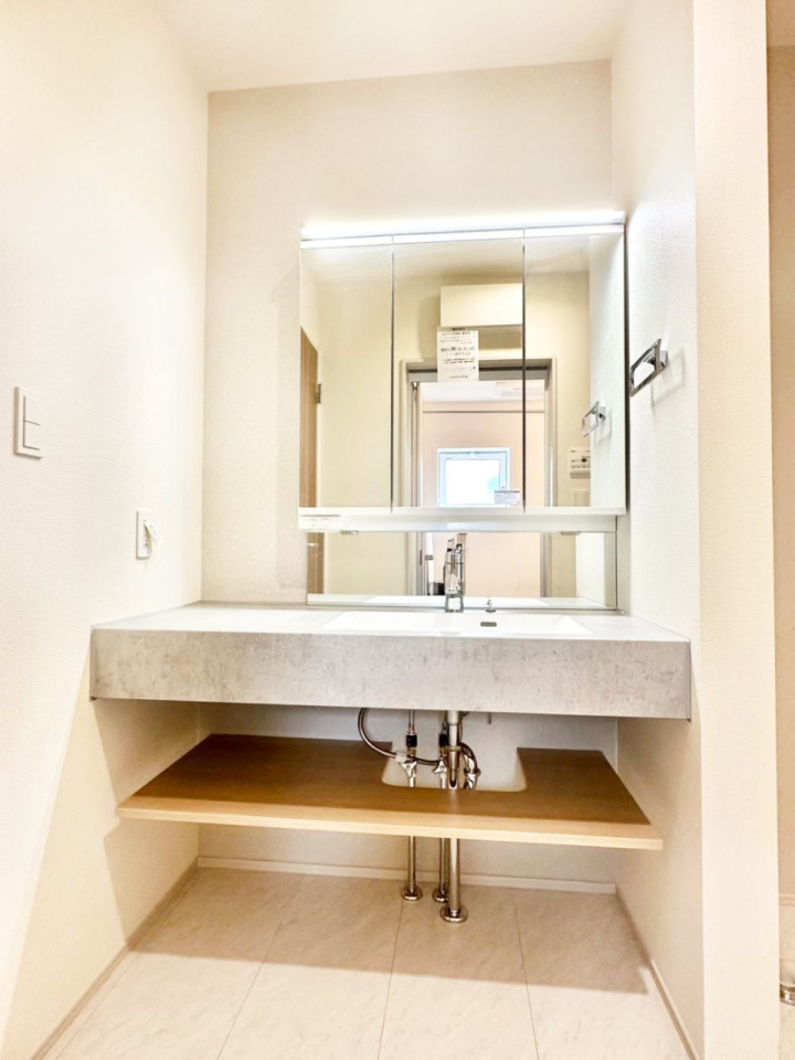 ���ʑ�E���ʏ� �������̂�����K��Ԃł��B�����̐g�x�x���C�����ǂ����g�������܂��B 