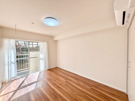 ���̑����� �o���R�j�[���J�������v���X���Ă����m��  