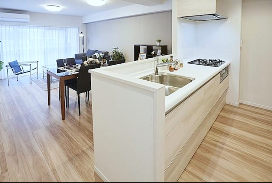 �L�b�`�� ���r���O�ŗV�Ԃ��q�l�������Ȃ��炨�������ł���ΖʃL�b�`���B  