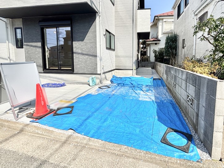  2��i�Ԏ�ɂ��j���ԉI���Ƒ��݂�Ȃ̎��]�Ԃ��u����L�X�J�[�X�y�[�X�B