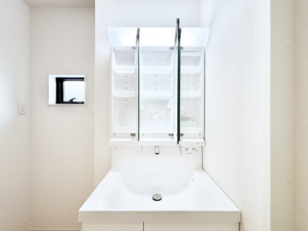 ���̑����� �O�ʋ��̗��ɁA���ϕi��q���p�i�Ȃǂ����[�\�B���ʑ����������ƕۂ��܂��I