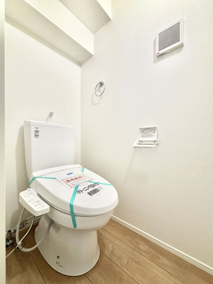 �g�C�� �g�C���͈��S�̂Q�ӏ��I���̃o�^�o�^������S�ł��B 